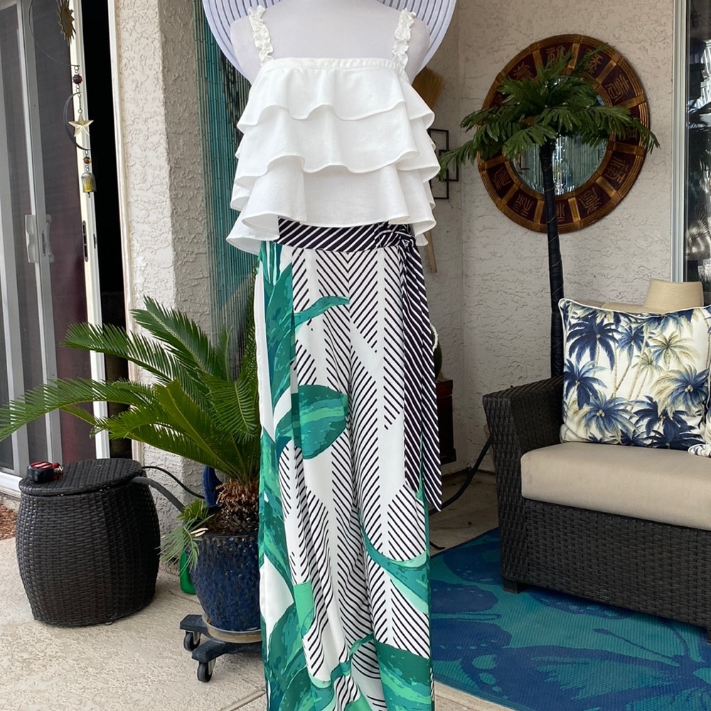 💚🌱💚2 PIECE TROPICAL PRINT WIDE LEG PANTS-N-3 TIER RUFFLE TOP💚🌱💚